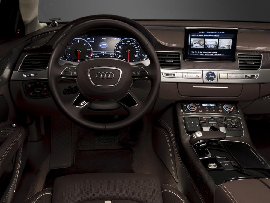 Торпедо Audi A8 L 4.2 FSI Quattro (D4) 2010 года  (NA) (фото 3 из 17)